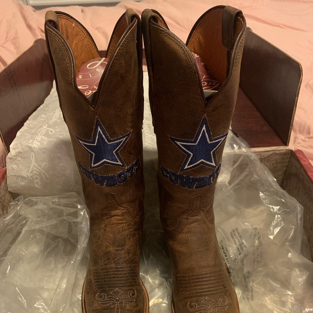 Dallas Cowboys Women’s Lucchese Boots
